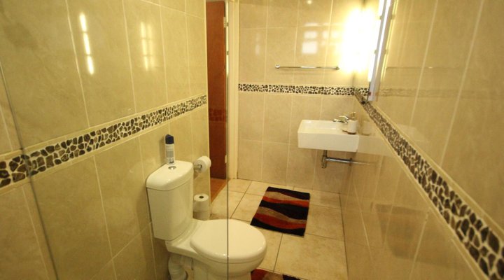 SaltyCrax Backpackers Surf Lodge