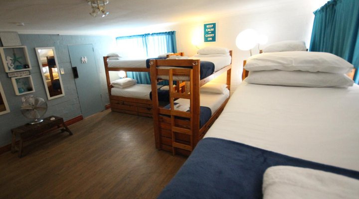 SaltyCrax Backpackers Surf Lodge