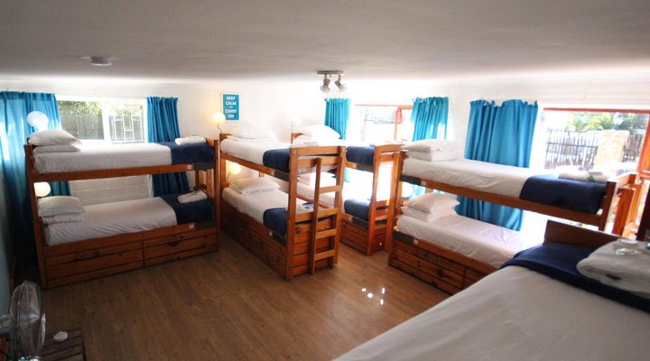 SaltyCrax Backpackers Surf Lodge