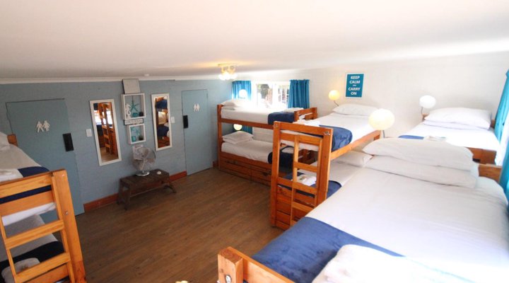 SaltyCrax Backpackers Surf Lodge