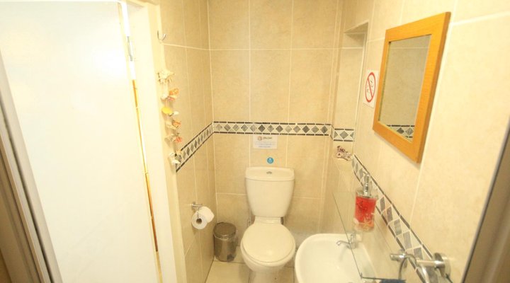 SaltyCrax Backpackers Surf Lodge