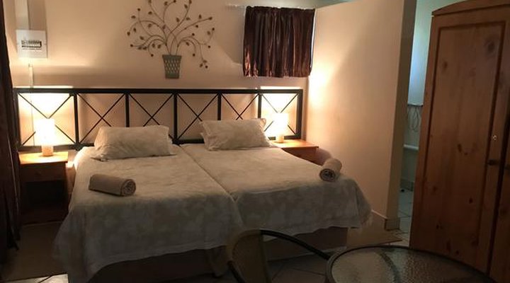 Loebies Guestfarm & Predator Park