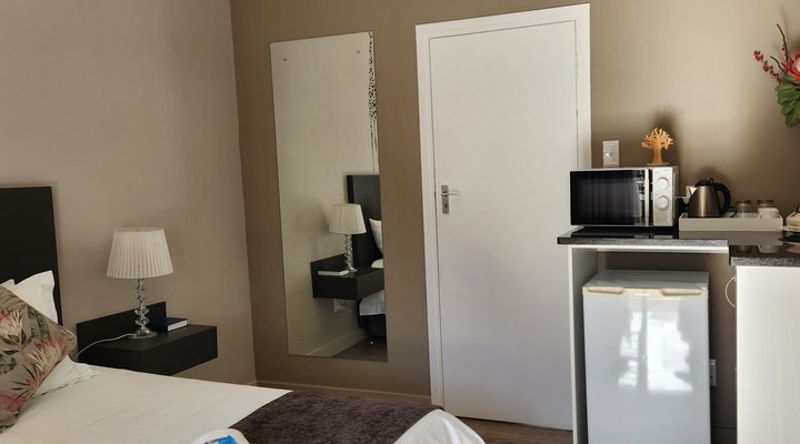 Green Kalahari Guesthouse