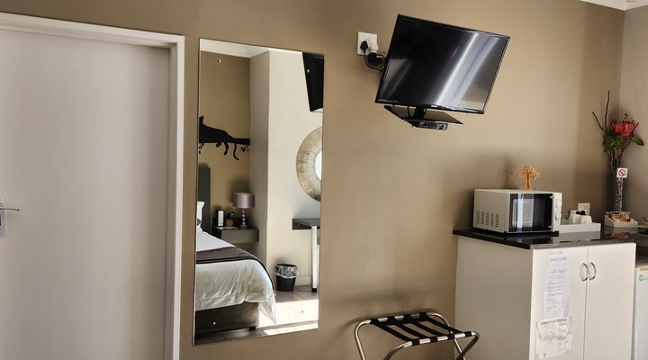 Green Kalahari Guesthouse