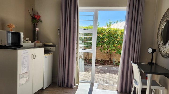 Green Kalahari Guesthouse