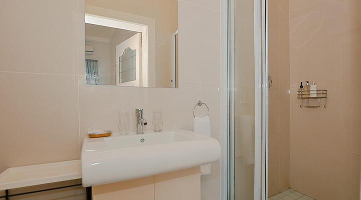 Albatross Guest House