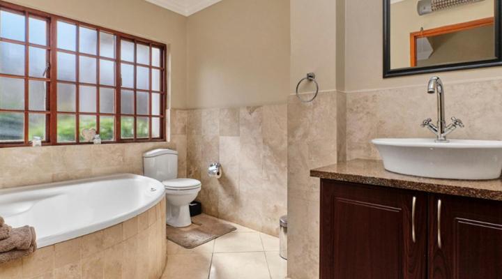 Rose Road Manor - Houghton Estate