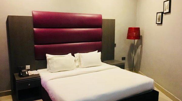 Le Paris Continental Hotel