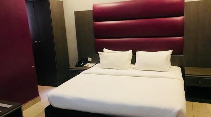 Le Paris Continental Hotel