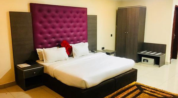 Le Paris Continental Hotel