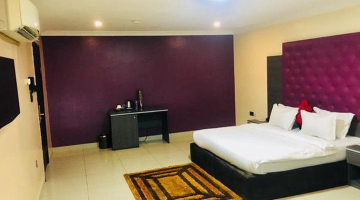 Le Paris Continental Hotel