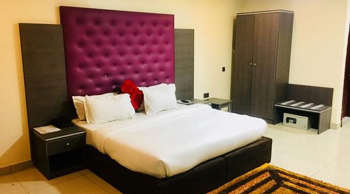 Le Paris Continental Hotel