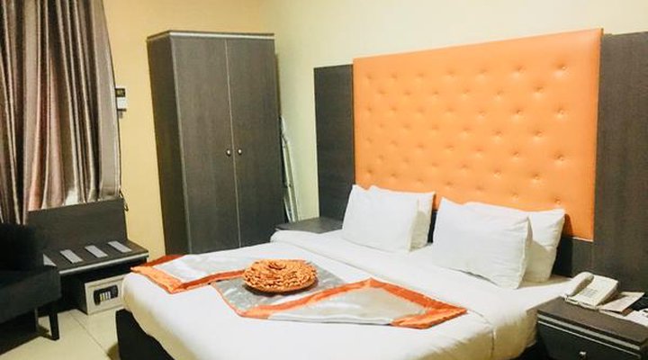 Le Paris Continental Hotel