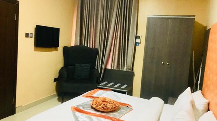 Le Paris Continental Hotel