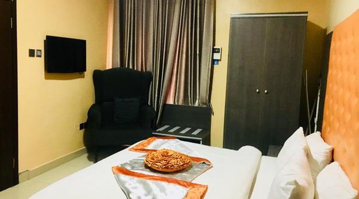 Le Paris Continental Hotel