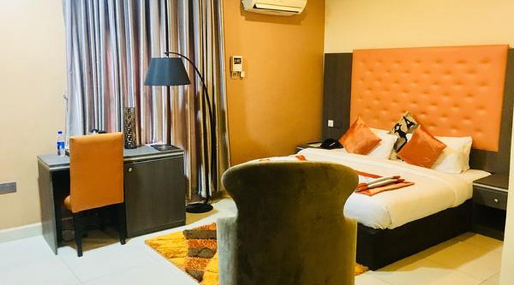 Le Paris Continental Hotel