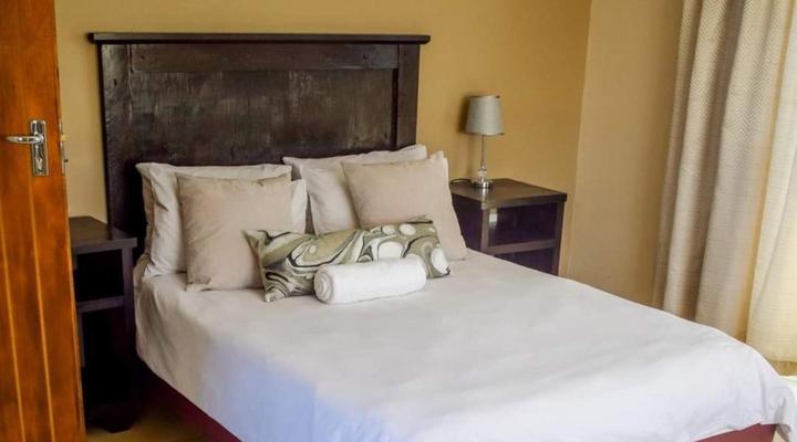 La Coastal Guesthouse