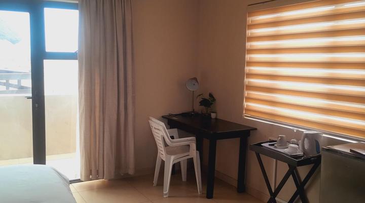 La Coastal Guesthouse