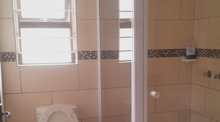 La Coastal Guesthouse