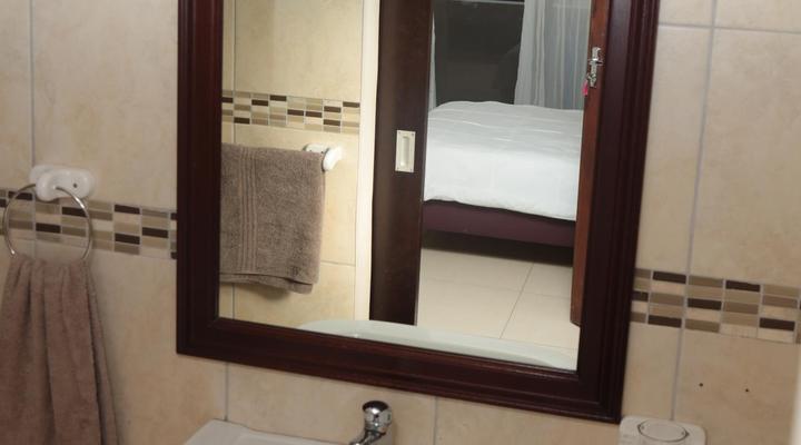 La Coastal Guesthouse