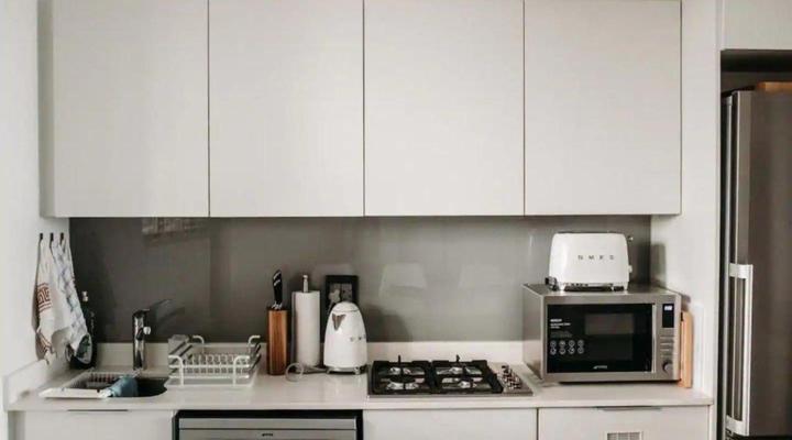 Luxury Apartment near the Airport with Sea View