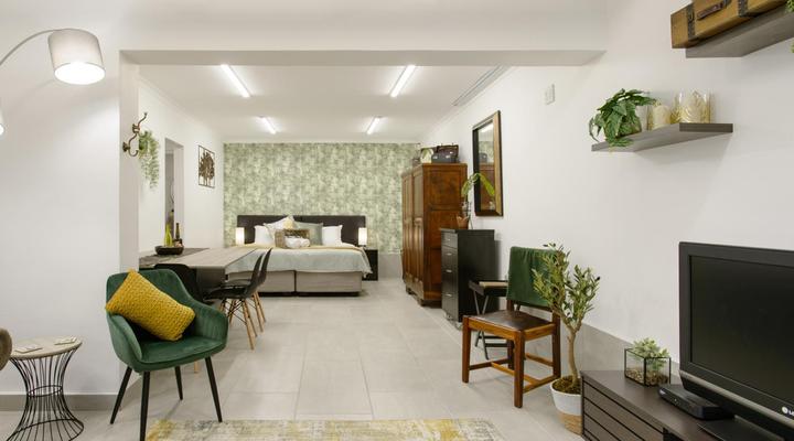 28 on Belmont self-catering Studio