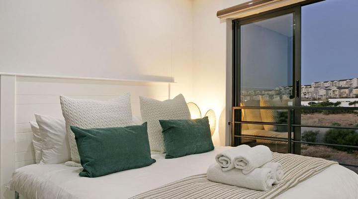 Eden on the Bay 231 by HostAgents