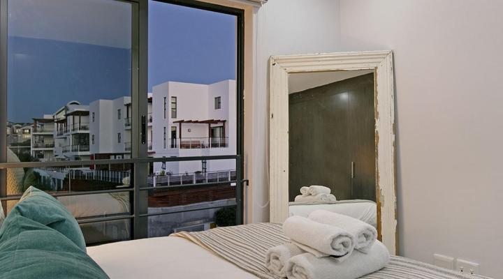 Eden on the Bay 231 by HostAgents