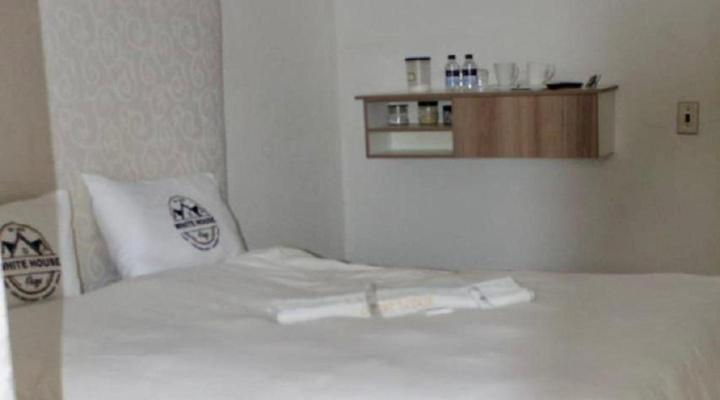 Whitehouse Guest Lodge