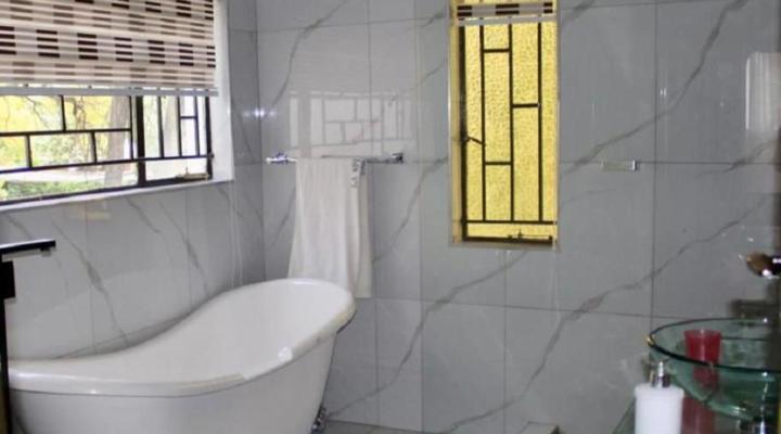 Whitehouse Guest Lodge