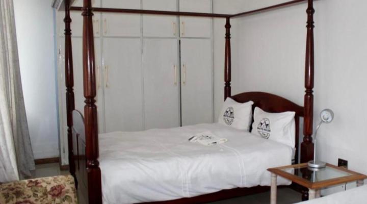 Whitehouse Guest Lodge