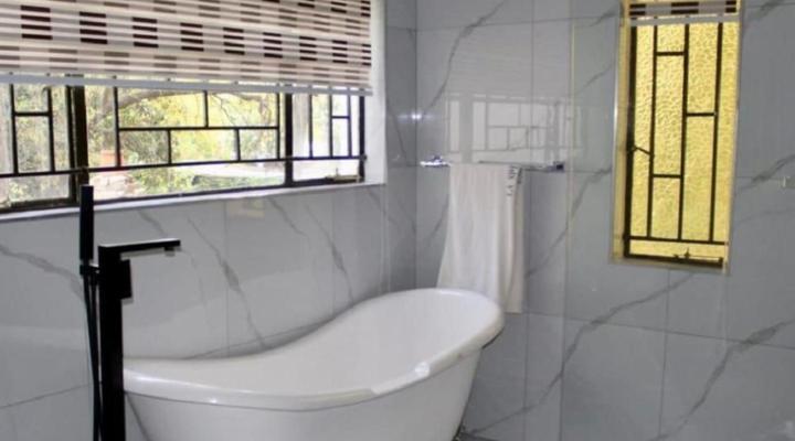 Whitehouse Guest Lodge