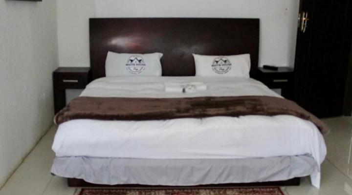 Whitehouse Guest Lodge