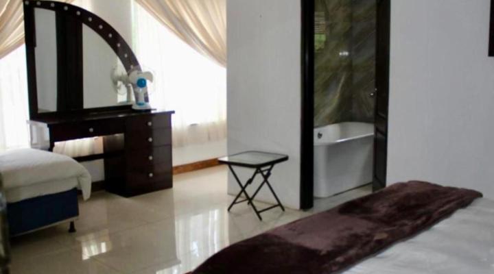 Whitehouse Guest Lodge