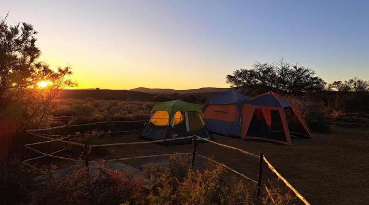 Oskopvlakte Karoo Farm House n Serengeti Bush Camp