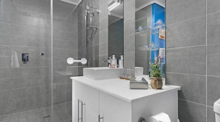 Waters Edge 220 by AirAgents