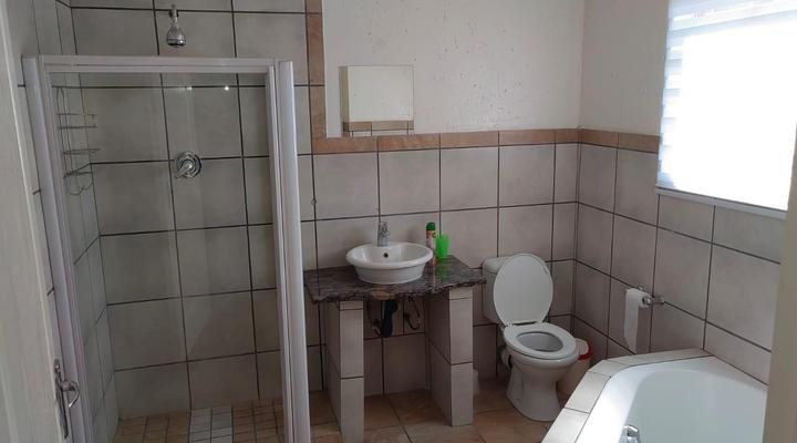 Sibahlenomhlambi Guest House