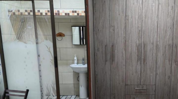 Sibahlenomhlambi Guest House