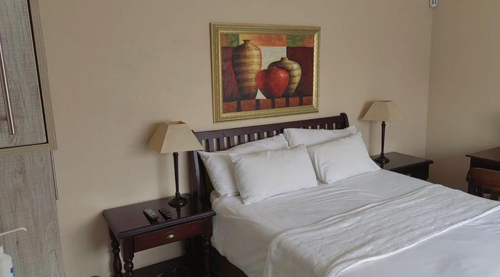 Sibahlenomhlambi Guest House