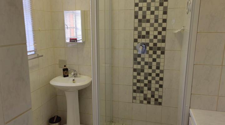 Sibahlenomhlambi Guest House