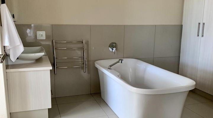 96 Meent Guest House