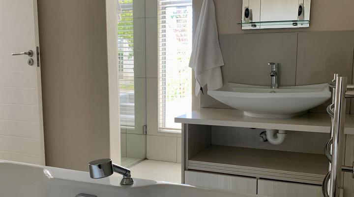 96 Meent Guest House