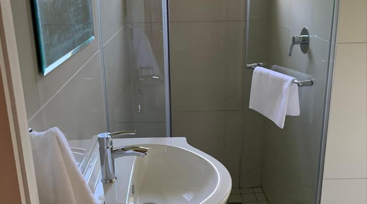 96 Meent Guest House