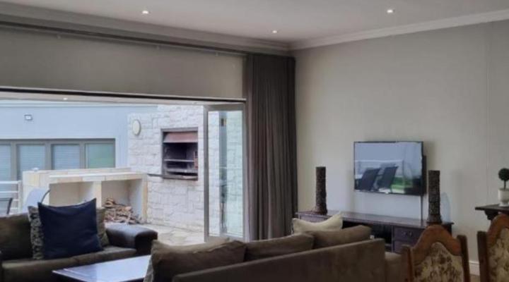 6 on Western Guest House