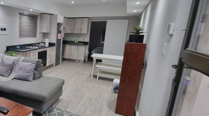 6 on Western Guest House