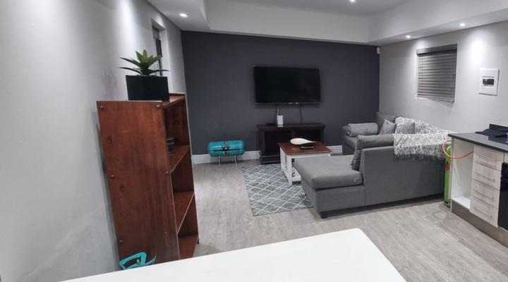 6 on Western Guest House