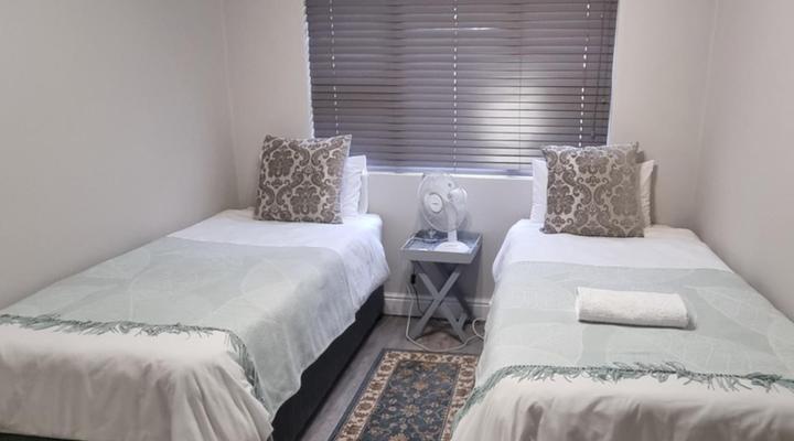 6 on Western Guest House