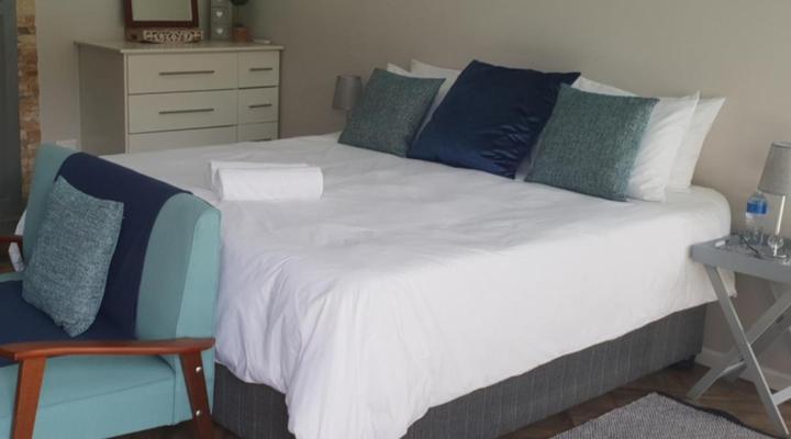 6 on Western Guest House