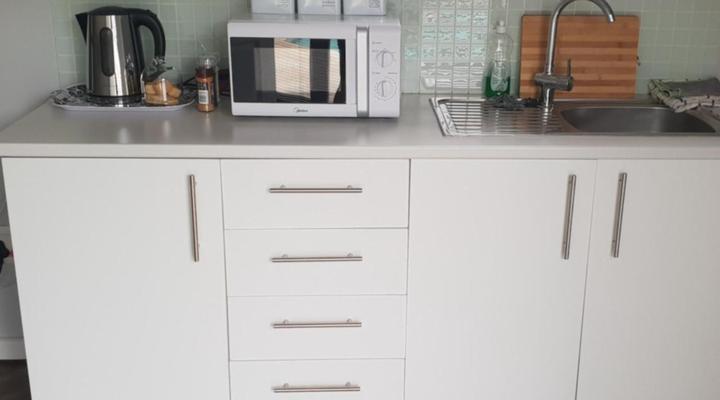 6 on Western Guest House