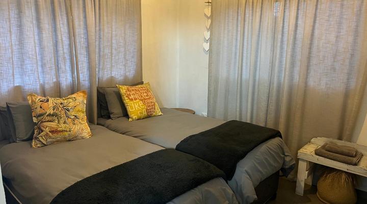 Linga Futhi Beach Cottages